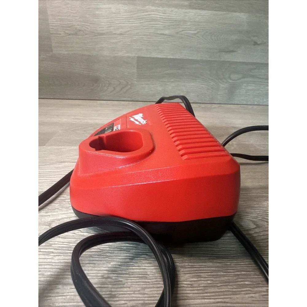 MILWAUKEE‎ M12 12V LITHIUM-ION BATTERY CHARGER 48-59-2401